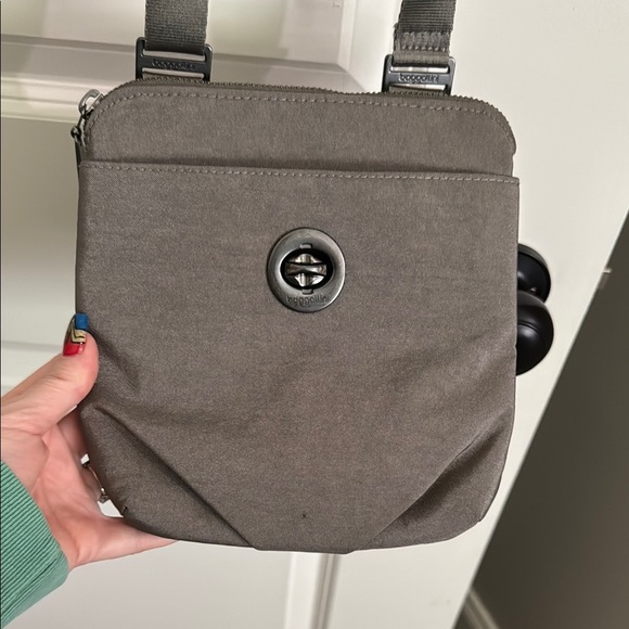 Baggallini Gray Crossbody Bag with RFID blocking - Picture 1 of 13